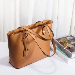 Versatile PU Leather Bag: Fashionable and Functional for Everyday Use